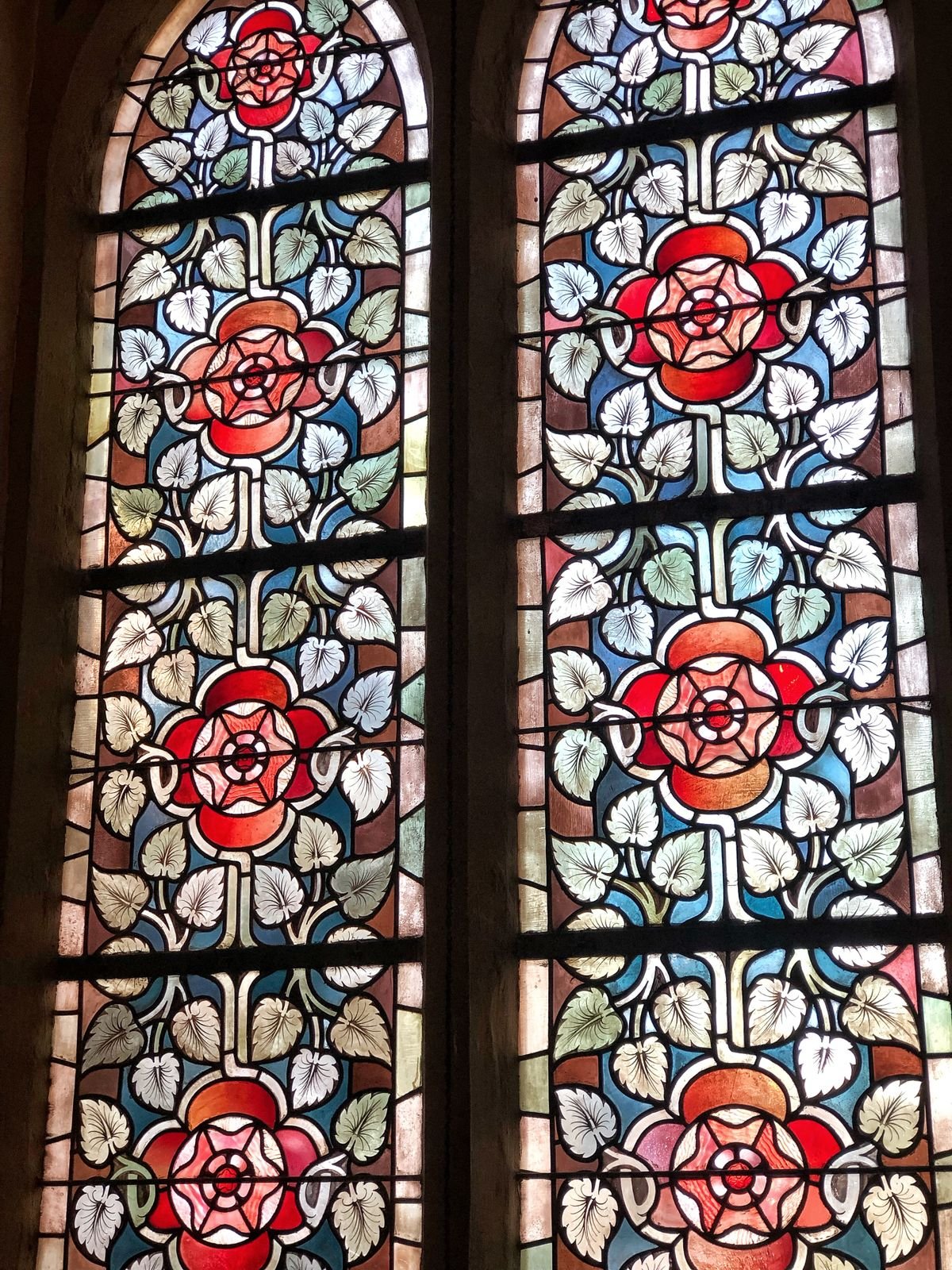 Tips for repairing stained glass pieces