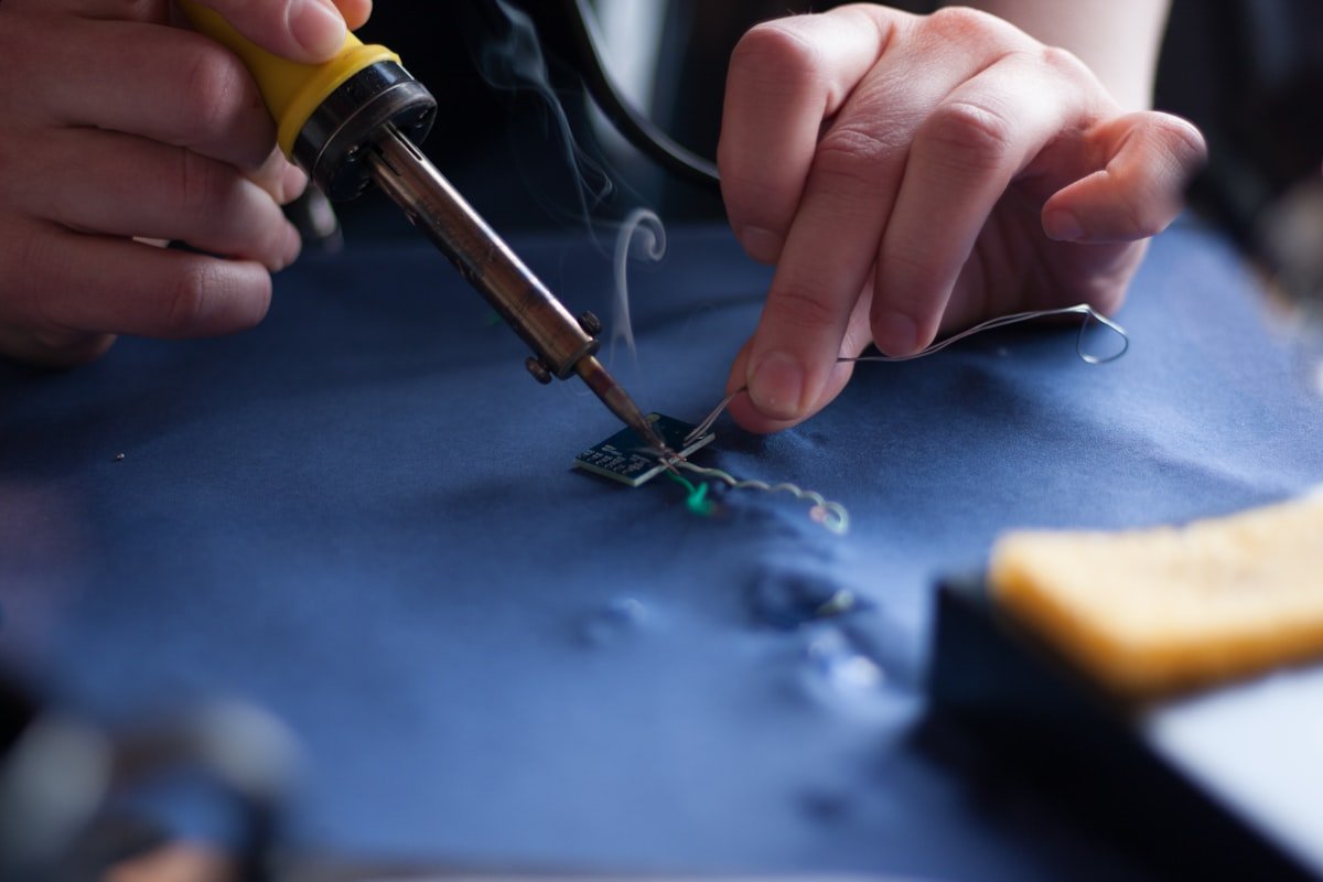 Tips for repairing stained glass pieces